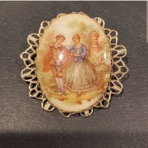 Fragonard Vintage Brooch in Gold-tone